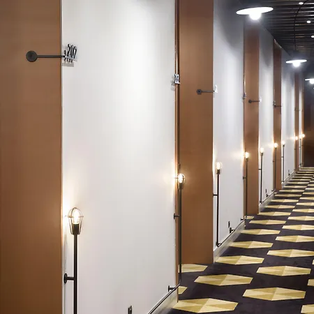 One Shot Tabakalera House Отель Сан-Себастьян