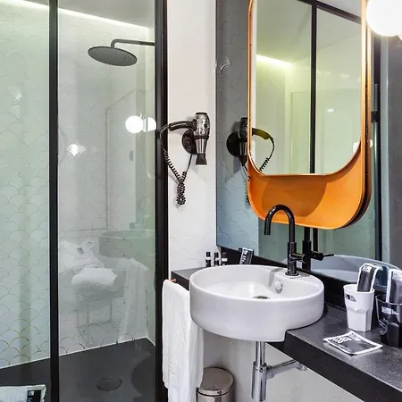 One Shot Tabakalera House Отель 4*