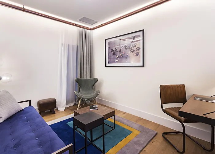 One Shot Tabakalera House Готель 4*