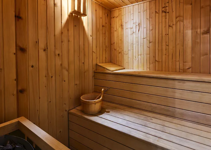 One Shot Tabakalera House Готель 4*