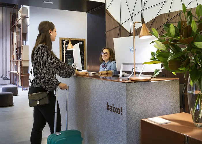 One Shot Tabakalera House Готель 4*