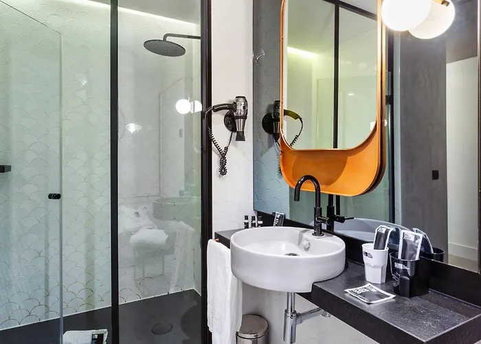 One Shot Tabakalera House Готель 4*