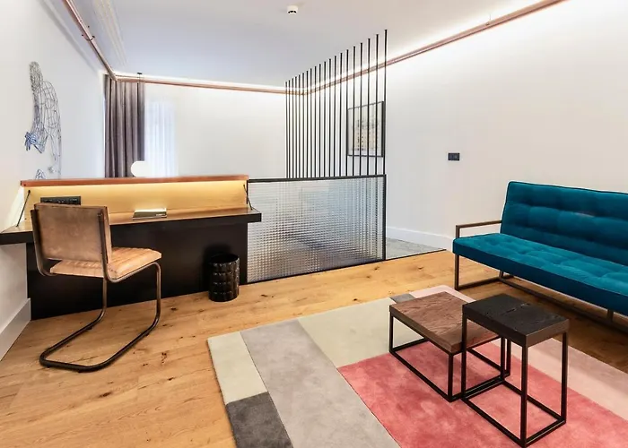 One Shot Tabakalera House Готель