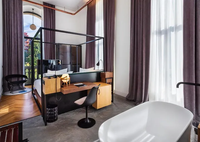 One Shot Tabakalera House Готель