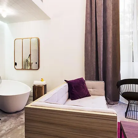 One Shot Tabakalera House Hotell