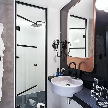 Otel One Shot Tabakalera House