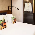 Szálloda One Shot Tabakalera House 4*
