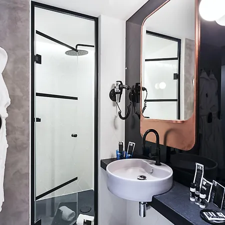 Готель One Shot Tabakalera House