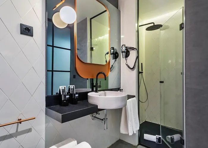 One Shot Tabakalera House سان سيباستيان